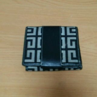 ジバンシィ(GIVENCHY)のGIVENCHY二つ折り財布(財布)