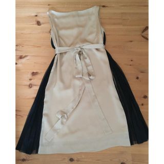 エムズグレイシー(M'S GRACY)のエポカザショップ ヌーディ秋カラー美品大人デザインチュール使いのワンピース(ひざ丈ワンピース)