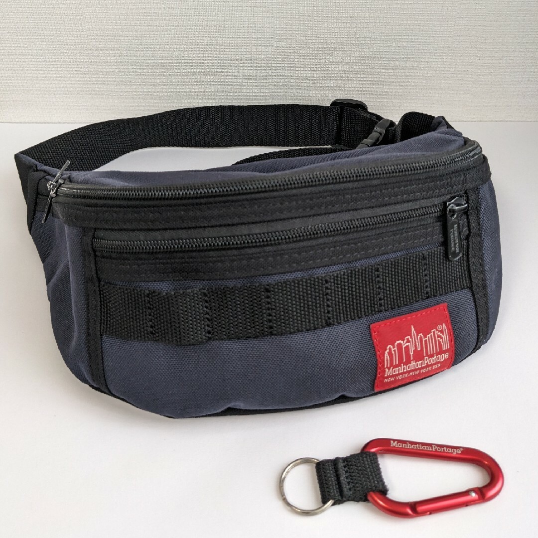 Manhattan Portage(マンハッタンポーテージ)のManhattan Portage ウエストポーチ　ネイビー　カラビナ付き メンズのバッグ(ウエストポーチ)の商品写真