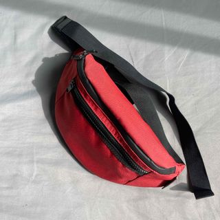 ジーユー(GU)のGU サコッシュバッグ♡初心者じじ様専用(ウエストポーチ)