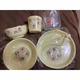 クレヨンシンチャン(クレヨンしんちゃん)の【値下げ】【新品未使用】クレヨンしんちゃん食器6点セット(食器)