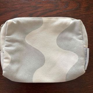 マリメッコ(marimekko)のmarimekko  FINNAIR  ポーチ(旅行用品)