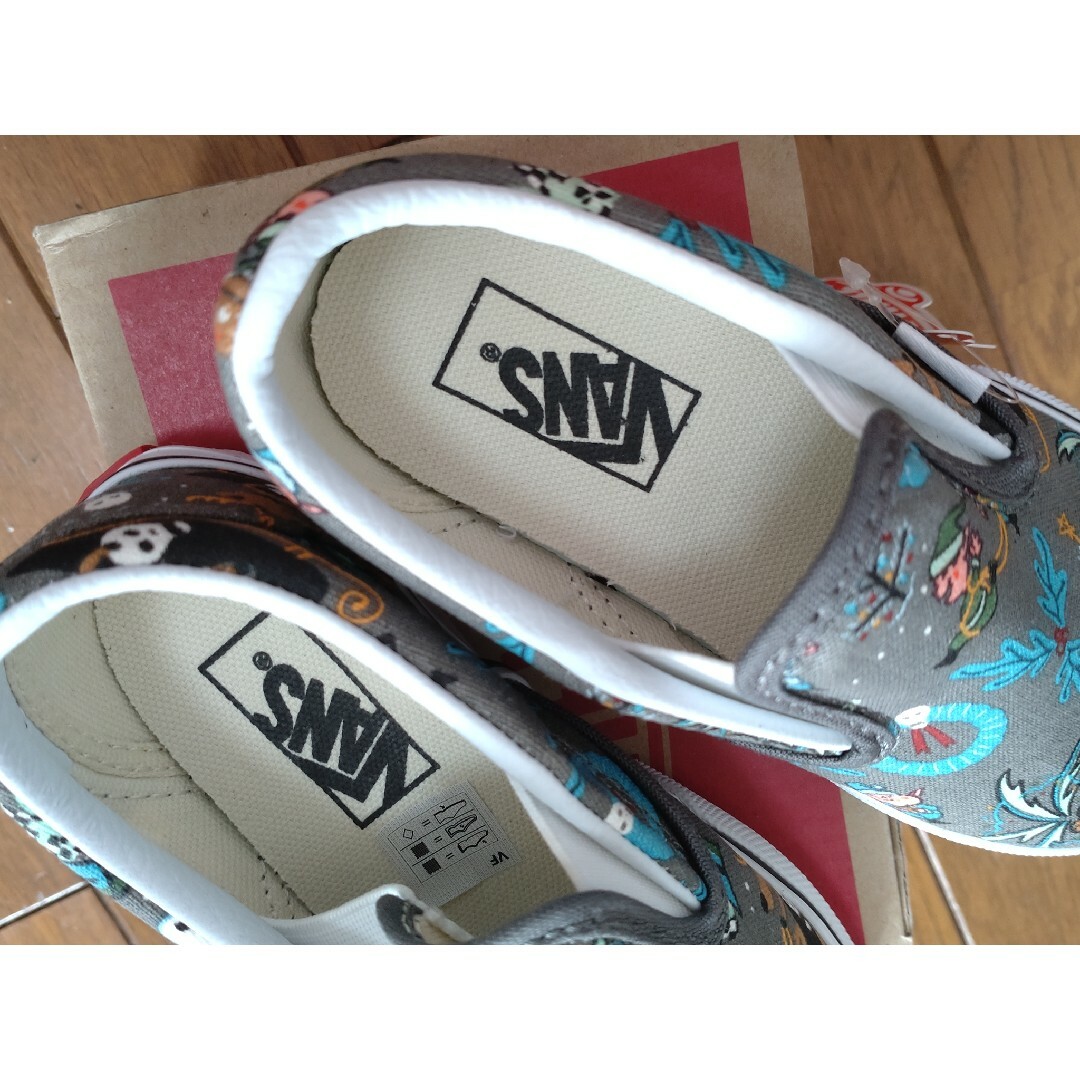 VANS(ヴァンズ)のVANS　ヴァンズ　バンズ　キッズスニーカー　子供靴　クリスマス　サンタ　ドクロ キッズ/ベビー/マタニティのベビー靴/シューズ(~14cm)(スニーカー)の商品写真