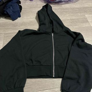 グレイル(GRL)の専用　GRL ショート丈パーカー(パーカー)