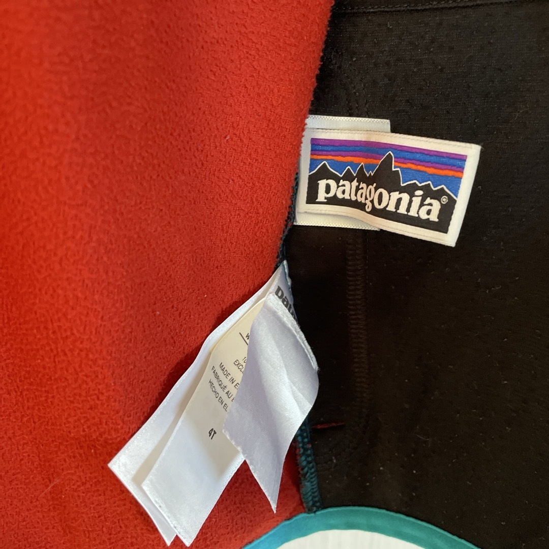 patagonia(パタゴニア)のパタゴニア　フリース　4T キッズ/ベビー/マタニティのキッズ服男の子用(90cm~)(ジャケット/上着)の商品写真