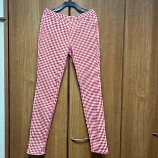 ユニクロ(UNIQLO)のユニクロ　パンツ　スパッツ　赤のチェック　Ｌ(スキニーパンツ)
