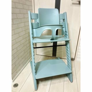 ストッケ(Stokke)のSTOKKE トリップトラップ ベビーガード付 現行モデル シリアル6　ブルー(その他)