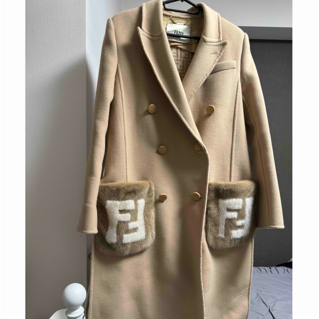 FENDI(フェンディ)のFENDI フェンディ ベージュ ウール コート ミンク  レディースのジャケット/アウター(毛皮/ファーコート)の商品写真