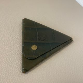 イルビゾンテ(IL BISONTE)のイルビゾンテ ダークグリーン レザー 三角形 コインケース(コインケース/小銭入れ)