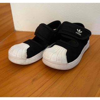 adidas  スニーカー　サンダル　黒