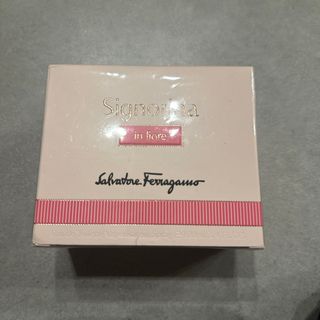 サルヴァトーレフェラガモ(Salvatore Ferragamo)のsignorina 香水　30ml(香水(女性用))
