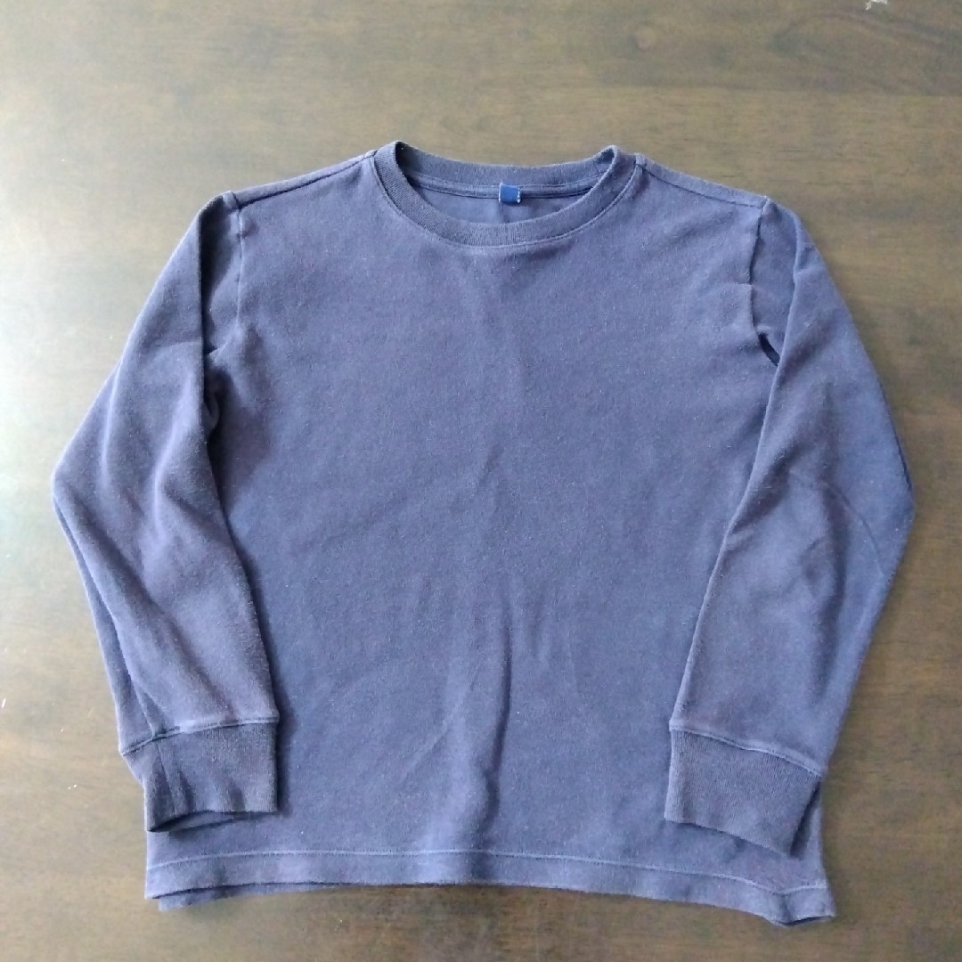 UNIQLO(ユニクロ)のUNIQLO 長袖Tシャツ  130 キッズ/ベビー/マタニティのキッズ服男の子用(90cm~)(Tシャツ/カットソー)の商品写真