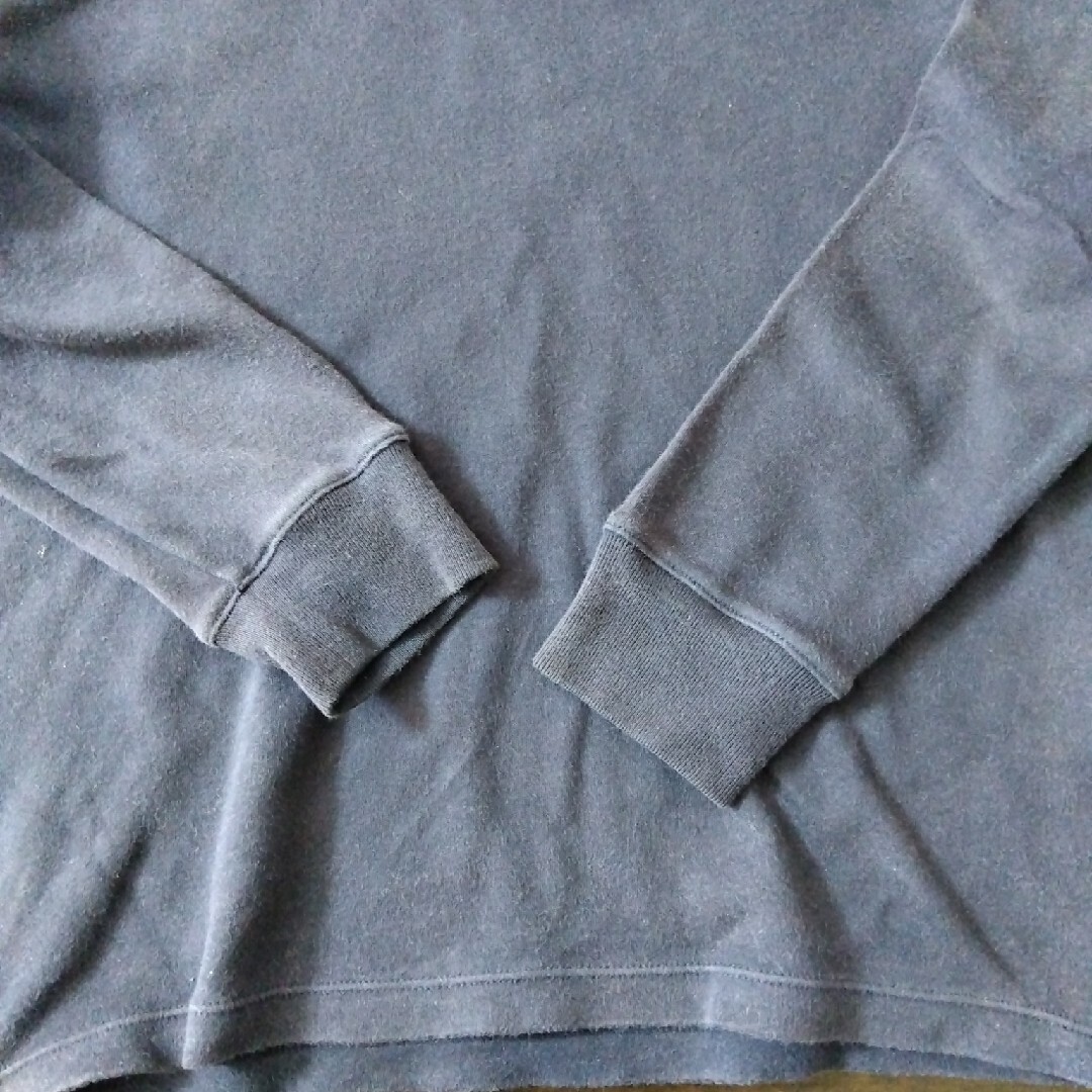 UNIQLO(ユニクロ)のUNIQLO 長袖Tシャツ  130 キッズ/ベビー/マタニティのキッズ服男の子用(90cm~)(Tシャツ/カットソー)の商品写真