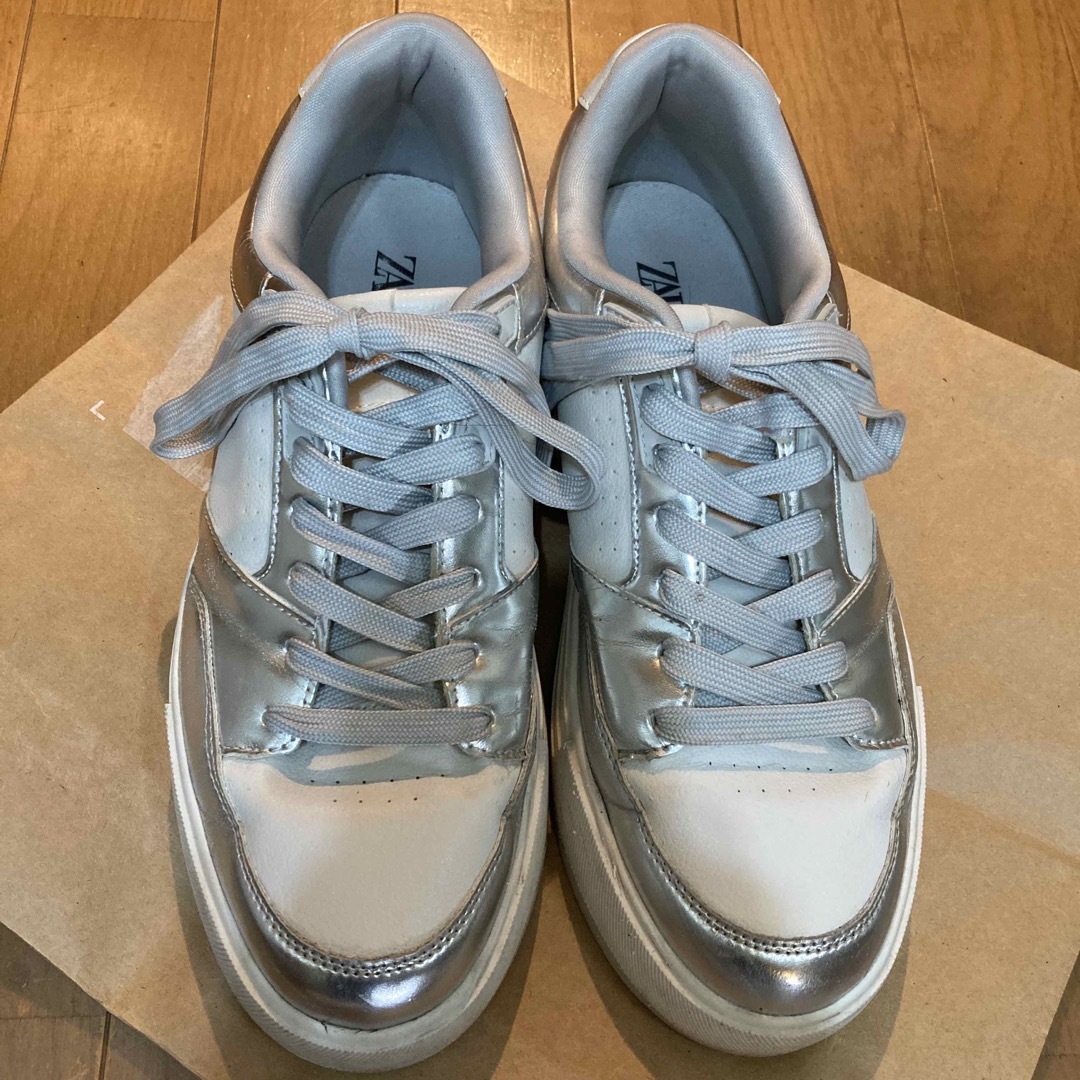 ZARA(ザラ)の★値下げ！　ZARA メタリック スニーカー サイズ44 メンズの靴/シューズ(スニーカー)の商品写真