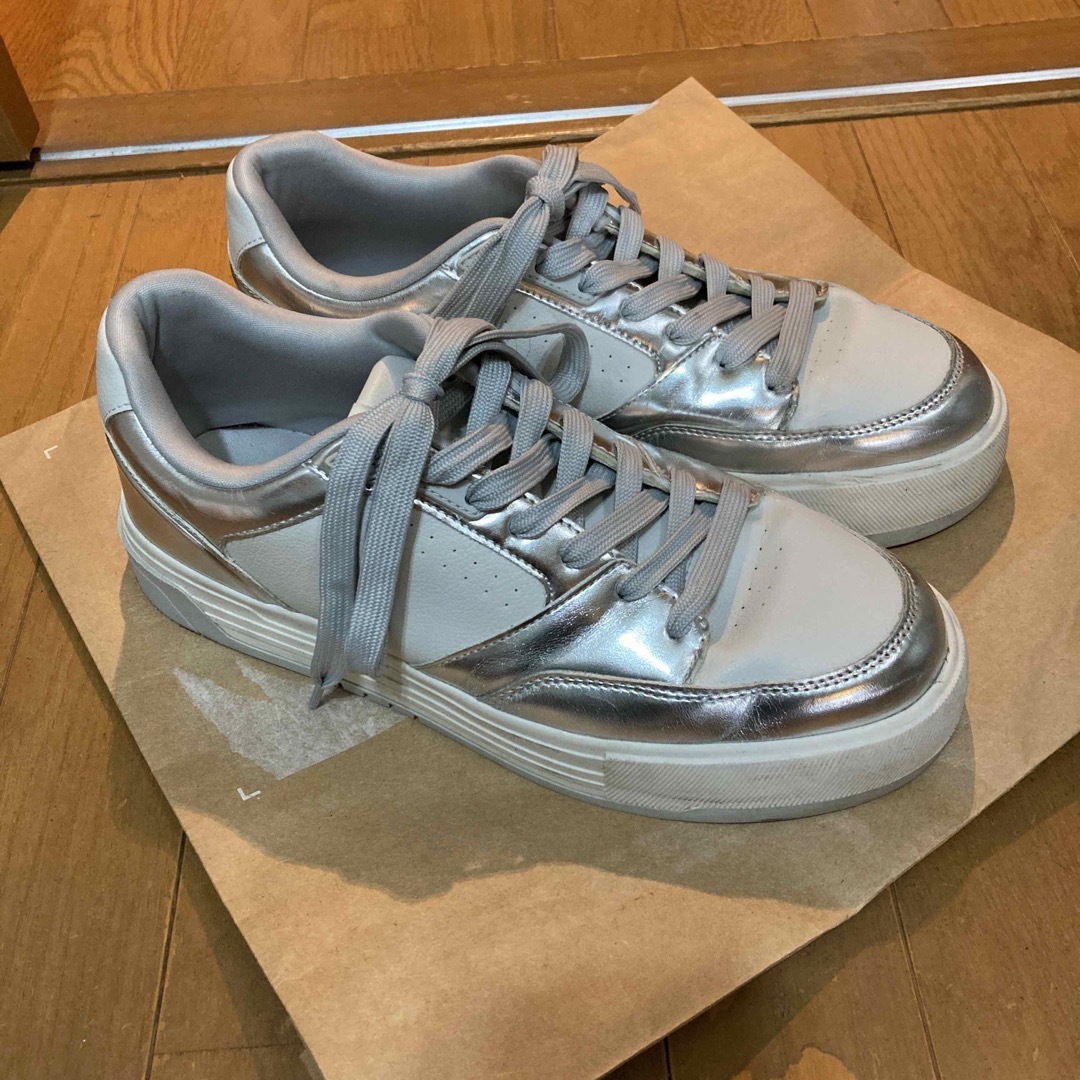 ZARA(ザラ)の★値下げ！　ZARA メタリック スニーカー サイズ44 メンズの靴/シューズ(スニーカー)の商品写真