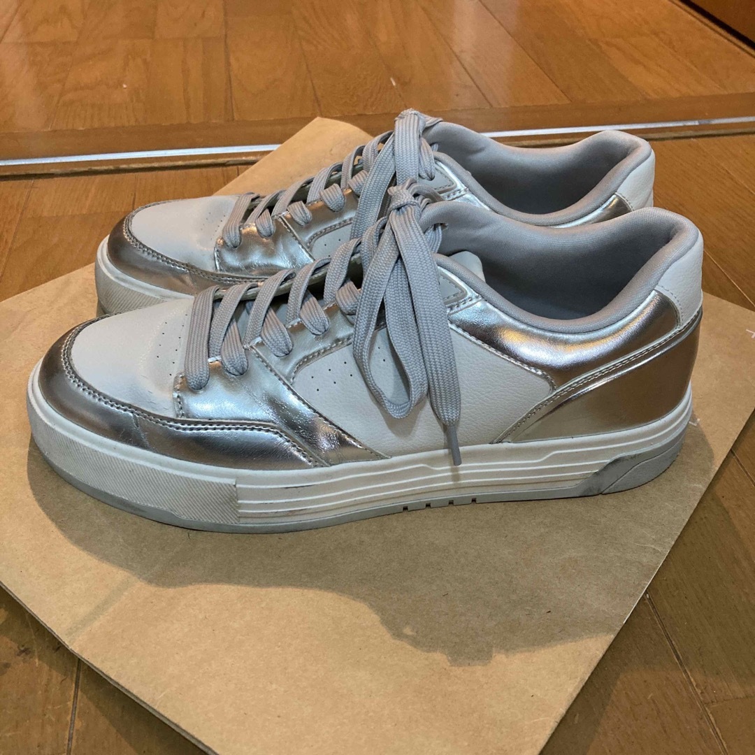 ZARA(ザラ)の★値下げ！　ZARA メタリック スニーカー サイズ44 メンズの靴/シューズ(スニーカー)の商品写真