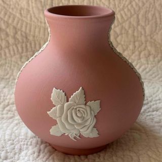 ウェッジウッド(WEDGWOOD)の値下げ！英国　ウェッジウッド　ジャスパー　ピンク花瓶(花瓶)