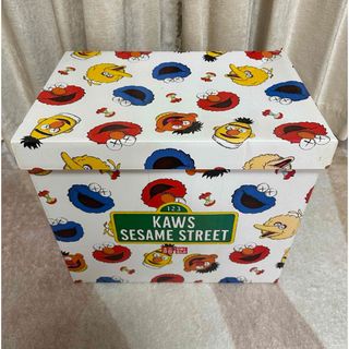 ユニクロ(UNIQLO)の【美品】レアUNIQLO KAWS x SESAME STREET ぬいぐるみ(ぬいぐるみ)