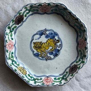 松浦コータロー さん 八角形の虎・松・花の絵皿