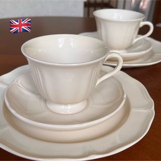 ウェッジウッド(WEDGWOOD)の【黒壺美品】英国製　ウェッジウッド★クイーンズプレーン★花リムトリオ　ペア②(グラス/カップ)
