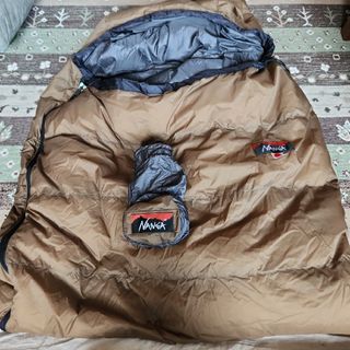 ナンガ(NANGA)の美品！小屋泊1回のみ！NANGA12 ブラウン寝袋(寝袋/寝具)
