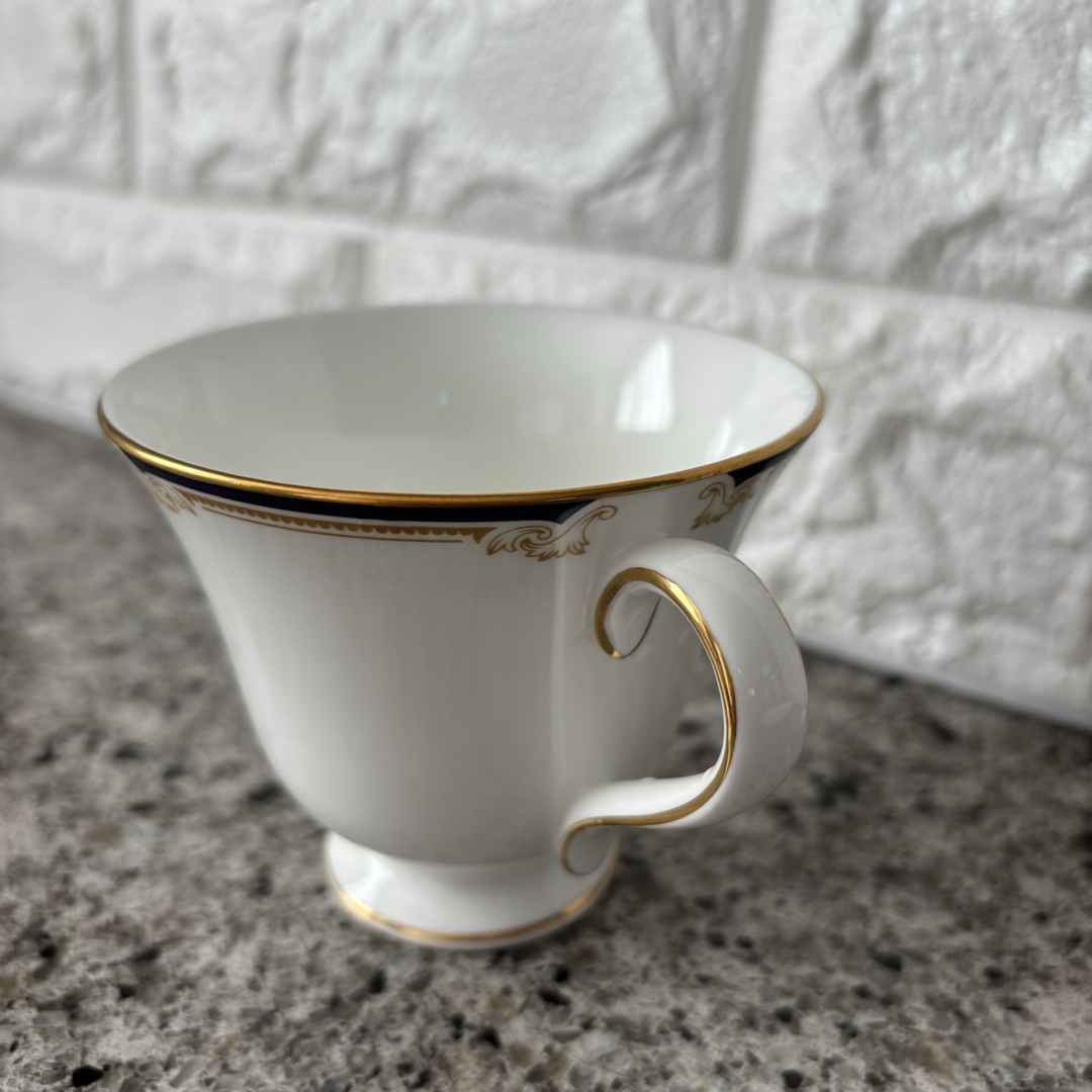 WEDGWOOD(ウェッジウッド)の【新品未使用】ウエッジウッド★キャベンディッシュ★ティーカップとソーサー インテリア/住まい/日用品のキッチン/食器(グラス/カップ)の商品写真
