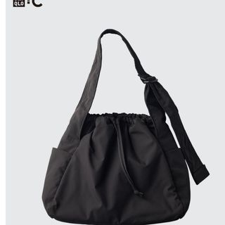 ユニクロ(UNIQLO)のユニクロC ソフトパフィーショルダーバッグ　ブラック　新品タグつき(ショルダーバッグ)