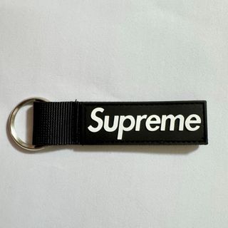 シュプリーム(Supreme)のSupreme Webbing Keychain キーホルダー　黒(キーホルダー)