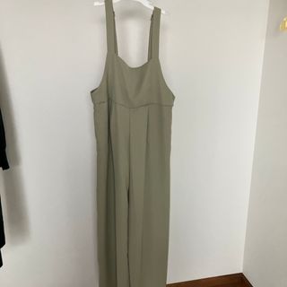 GU サロペット　オールインワン　オリーブグリーン