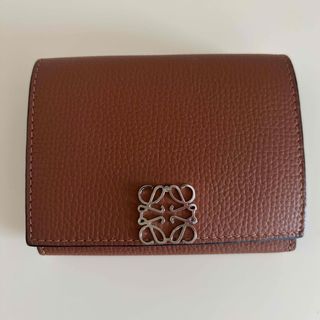 ロエベ(LOEWE)のLOEWEアナグラムトライフォールドウォレット　タン(財布)