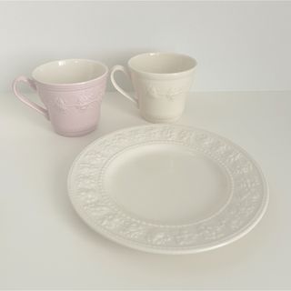 ウェッジウッド(WEDGWOOD)のWEDGWOOD ウェッジウッド フェスティビティ ペアマグカップ+プレート皿(グラス/カップ)