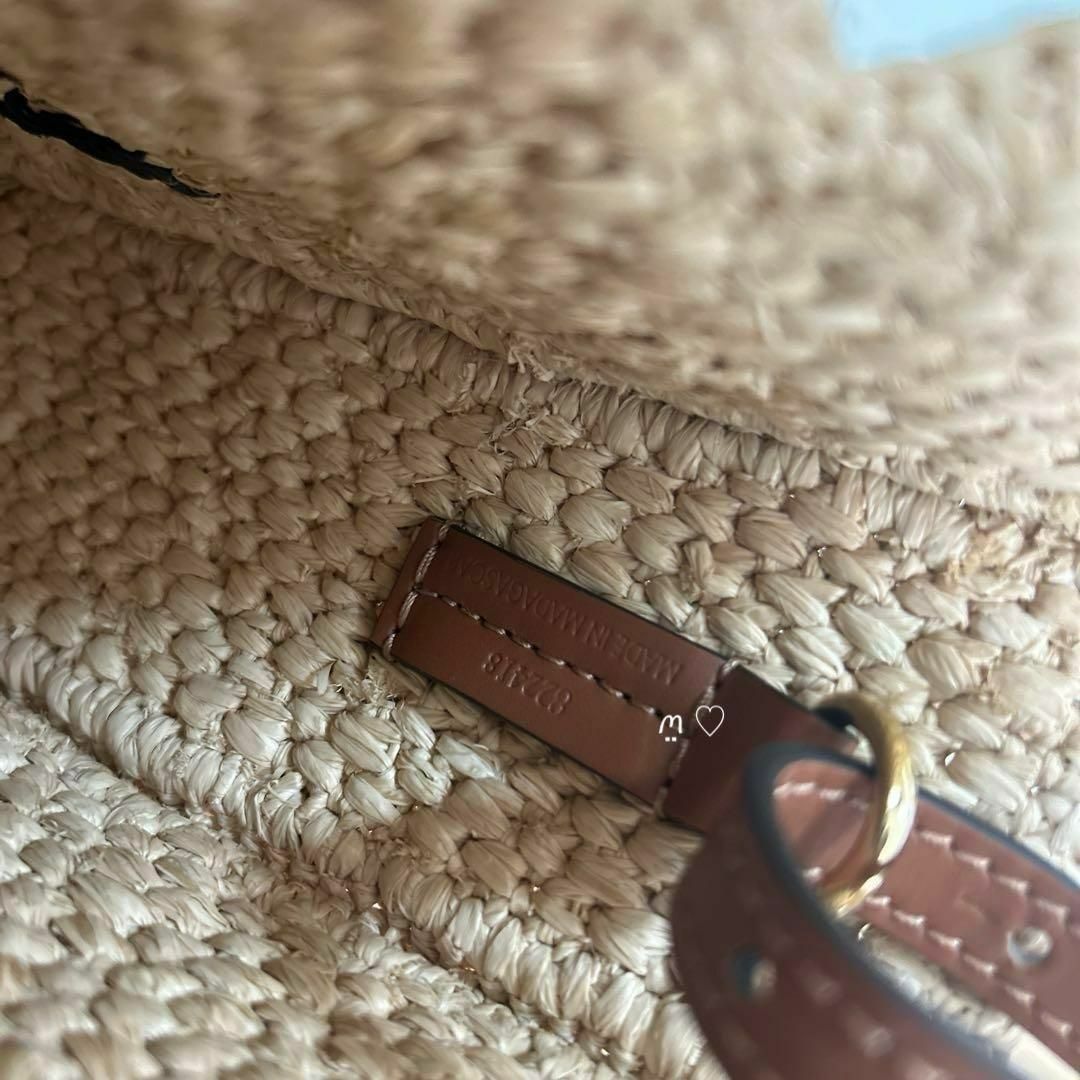 LOEWE(ロエベ)のLOEWEロエベ　フォントトートミニ　ラフィア　カゴバッグ斜めがけポシェット現行 レディースのバッグ(かごバッグ/ストローバッグ)の商品写真