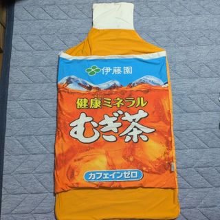 イトウエン(伊藤園)の【中古品】健康ミネラルむぎ茶　接触冷感ひんやり寝袋(ノベルティグッズ)