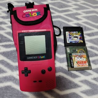ニンテンドウ(任天堂)の美品　任天堂ゲームボーイカラー本体ピンク　ソフト2本　専用ポーチつき(家庭用ゲーム機本体)