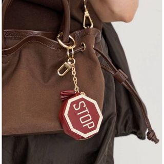 アパルトモンドゥーズィエムクラス(L'Appartement DEUXIEME CLASSE)のアパルトモン GOOD GRIEF Traffic KeyRing S(チャーム)