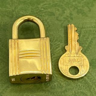 HERMES - HERMES カデナ ゴールド 104番 チャーム キーホルダー 05-105