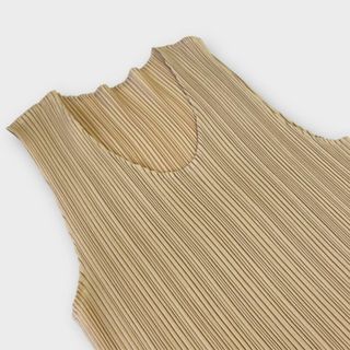 イッセイミヤケ(ISSEY MIYAKE)の希少　プリーツ　vネック　ISSEY MIYAKE　イッセイミヤケ　L〜XL(ロングワンピース/マキシワンピース)