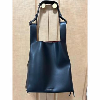 Charles and Keith - 【美品】チャールズアンドキース　ブランドバッグ　合皮　ブラック