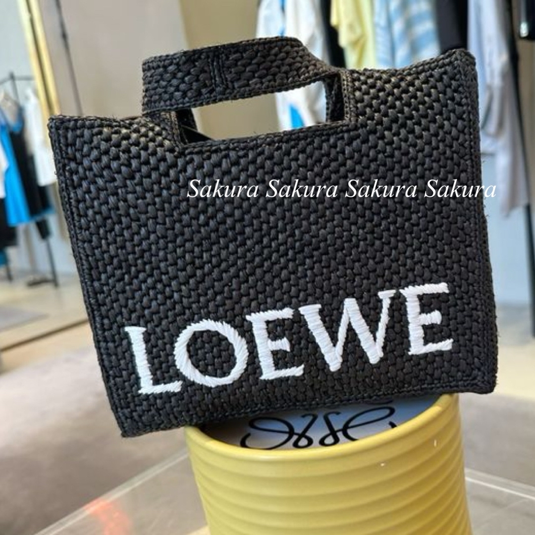 LOEWE(ロエベ)のロエベ LOEWE フォント トート ミディアム レディースのバッグ(かごバッグ/ストローバッグ)の商品写真