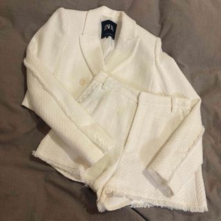 ザラ(ZARA)のZARA セットアップ クロップドジャケット ショートパンツ オフホワイト(セット/コーデ)