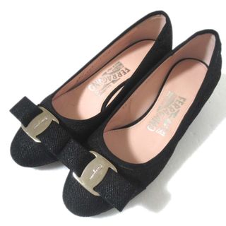 サルヴァトーレフェラガモ(Salvatore Ferragamo)の新品同様 Salvatore Ferragamo サルヴァトーレフェラガモ VARAQ ヴァラリボン パンプス 4D 21.5cm相当 ブラック×シルバー金具 レディース 古着 中古 USED(ハイヒール/パンプス)