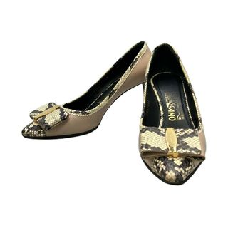 サルヴァトーレフェラガモ(Salvatore Ferragamo)のサルヴァトーレフェラガモ Salvatore Ferragamo パイソン柄パンプス DG77952 670(ハイヒール/パンプス)