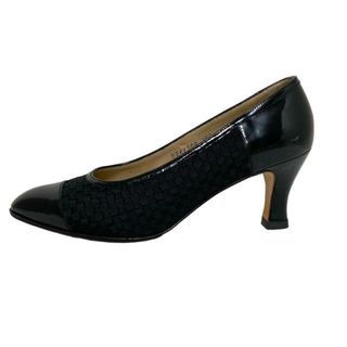 サルヴァトーレフェラガモ(Salvatore Ferragamo)のFERRAGAMO/SalvatoreFerragamo(サルバトーレフェラガモ) パンプス 7 1/2B レディース - 黒 アウトソール張替済 レザー(ハイヒール/パンプス)