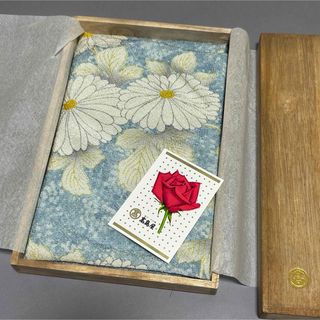 【風呂敷】ちりめん・化繊・水色の地に白菊・高島屋・未使用品・66✖️69cm