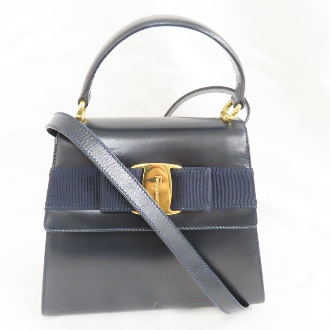 Salvatore Ferragamo(サルヴァトーレフェラガモ)のフェラガモ ハンドバッグ ヴァラ ネイビー カーフ レディース Ferragamo Ts580531 中古 レディースのバッグ(ハンドバッグ)の商品写真
