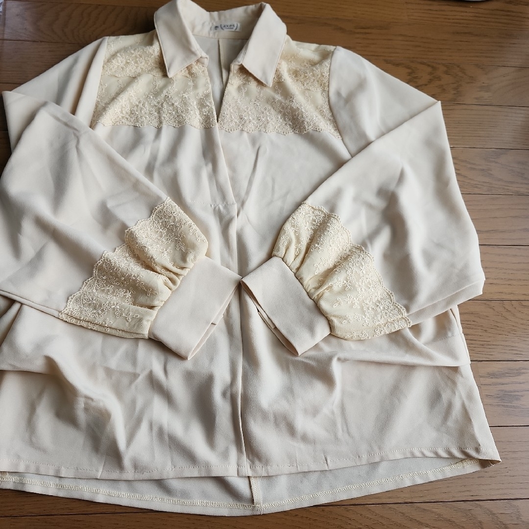 axes femme(アクシーズファム)の【値下げ】axes レース付きクリーム色長袖ブラウス レディースのトップス(シャツ/ブラウス(長袖/七分))の商品写真