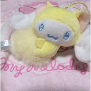サンリオ(サンリオ)のシナモロールにゃんにゃんしっぽマスコット　イエロー(キャラクターグッズ)